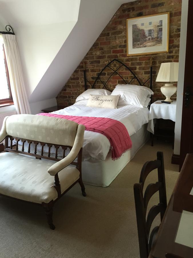 Tudor Place Bed and Breakfast Winnersh Exteriör bild