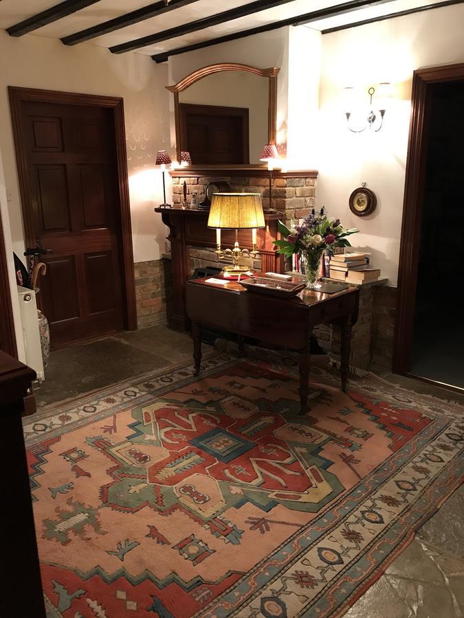 Tudor Place Bed and Breakfast Winnersh Exteriör bild